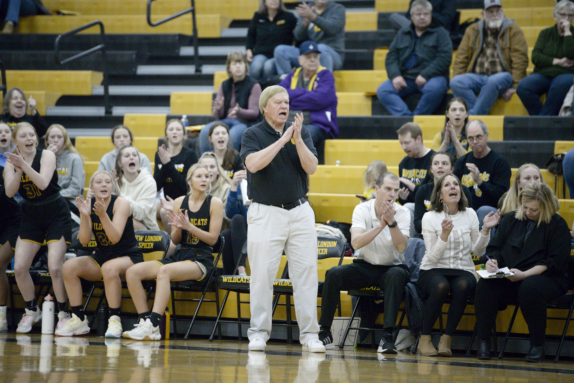 New London-Spicer coach Dreier becomes winningest prep basketball coach in Minnesota - Vimarsana News